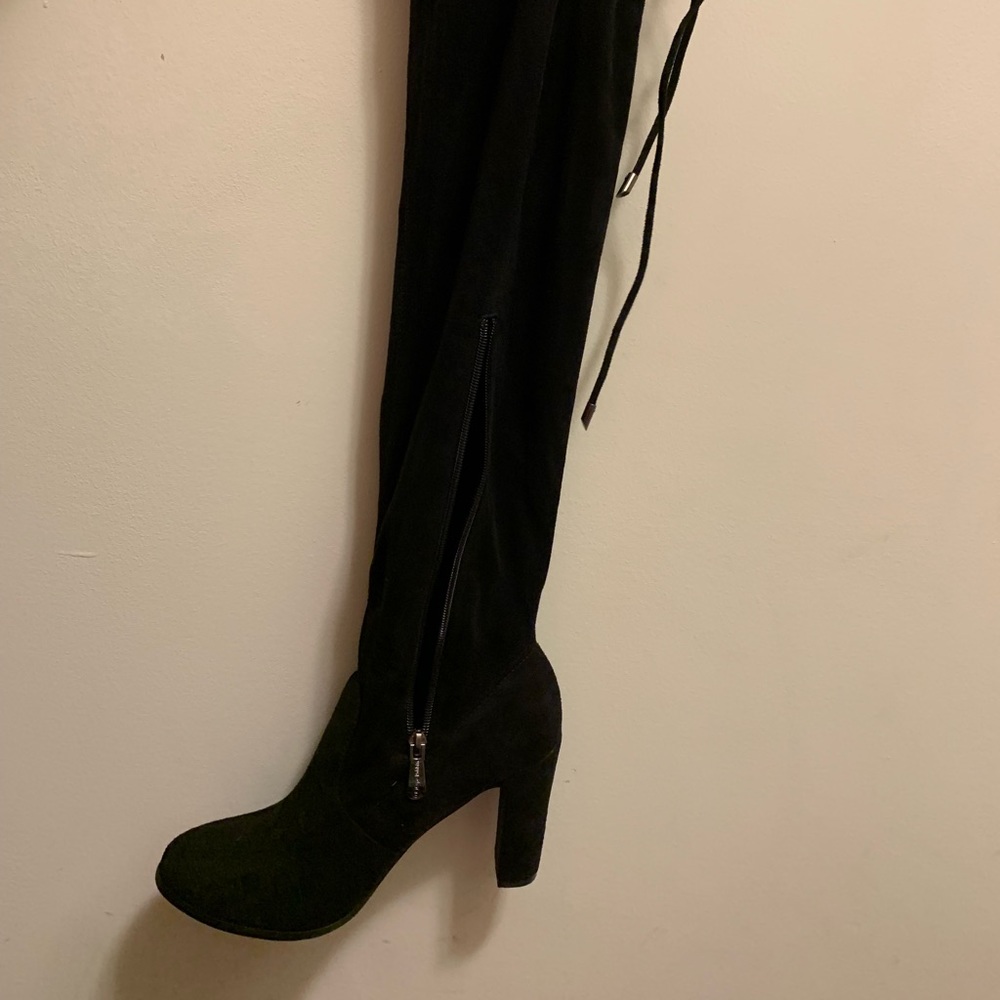 LULU’s OVER THE KNEE BLACK SUEDE BOOTS! 💕